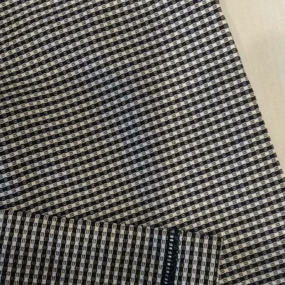 Lululemon Wunder Under Crop size 6 BNWT! - Picture 4 of 4